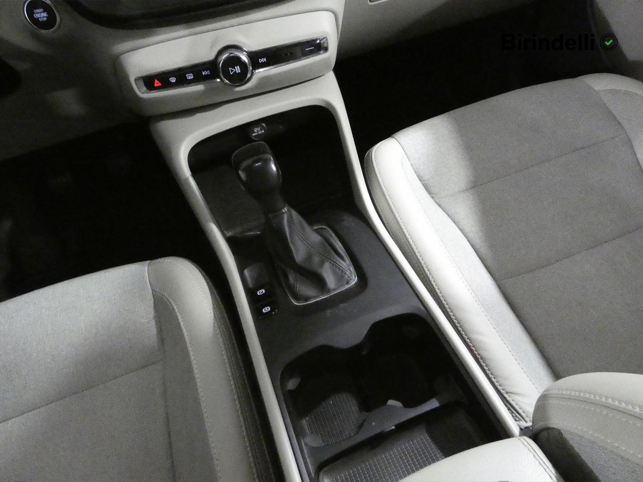 VOLVO XC40 (2017-->) - XC40 T3