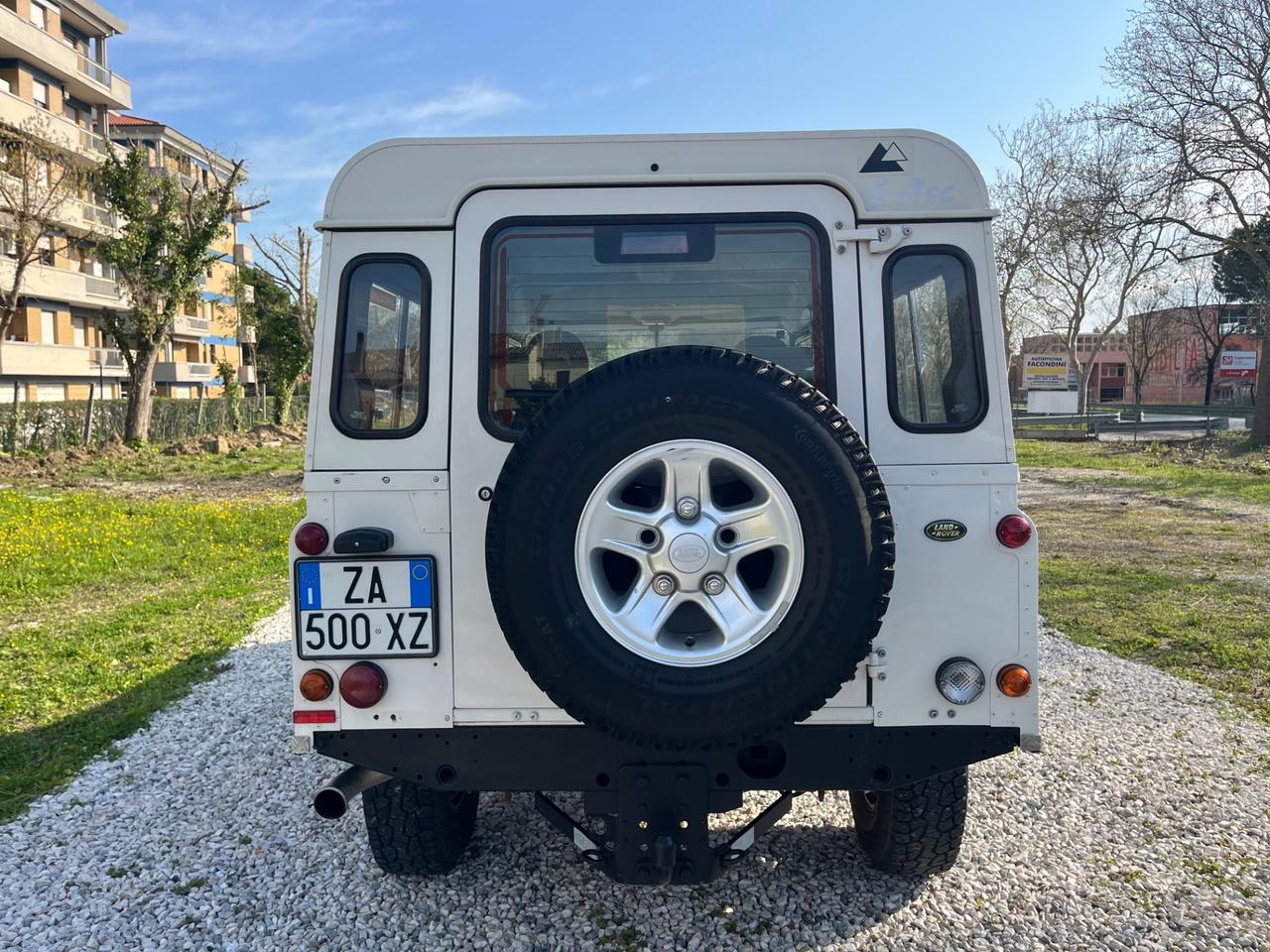 Land Rover Defender 110 2.4 TD4 Hard Top SE