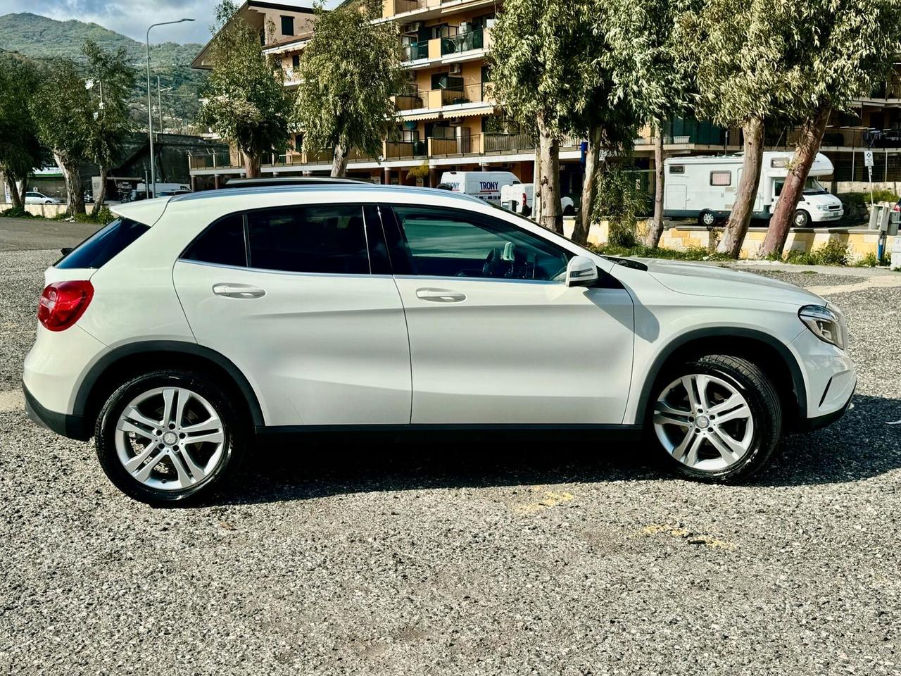 MERCEDES- BENZ GLA 220 D 4MATIC SPORT TETTO