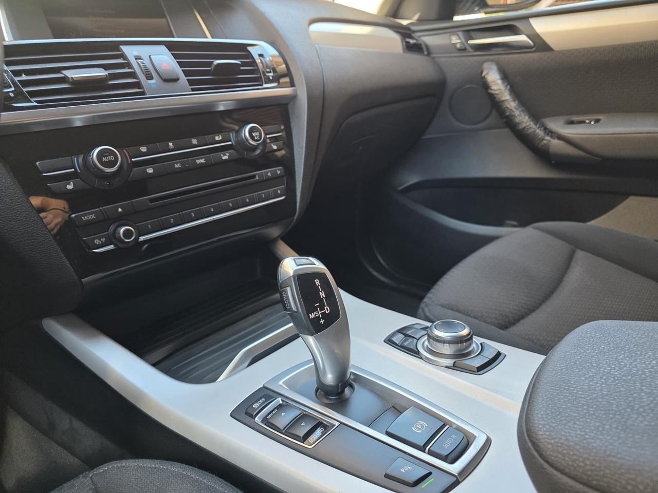 BMW X3 SDRIVE18D 2.0 - 150CV - GANCIO TRAINO