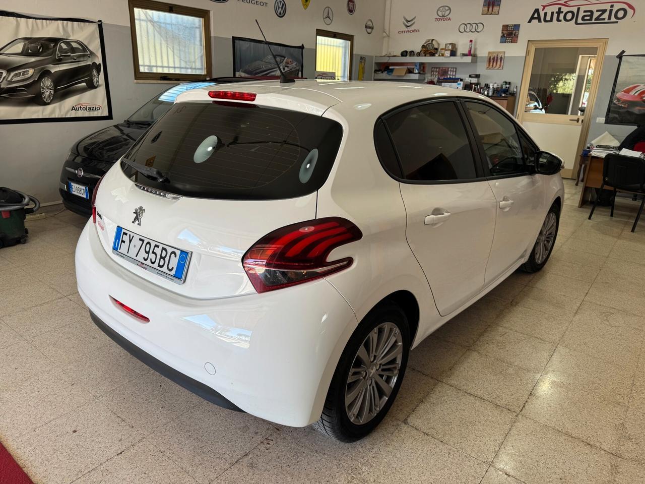 Peugeot 208 BlueHDi 100 cv. 5 porte Allure OK NEOPATENTATI
