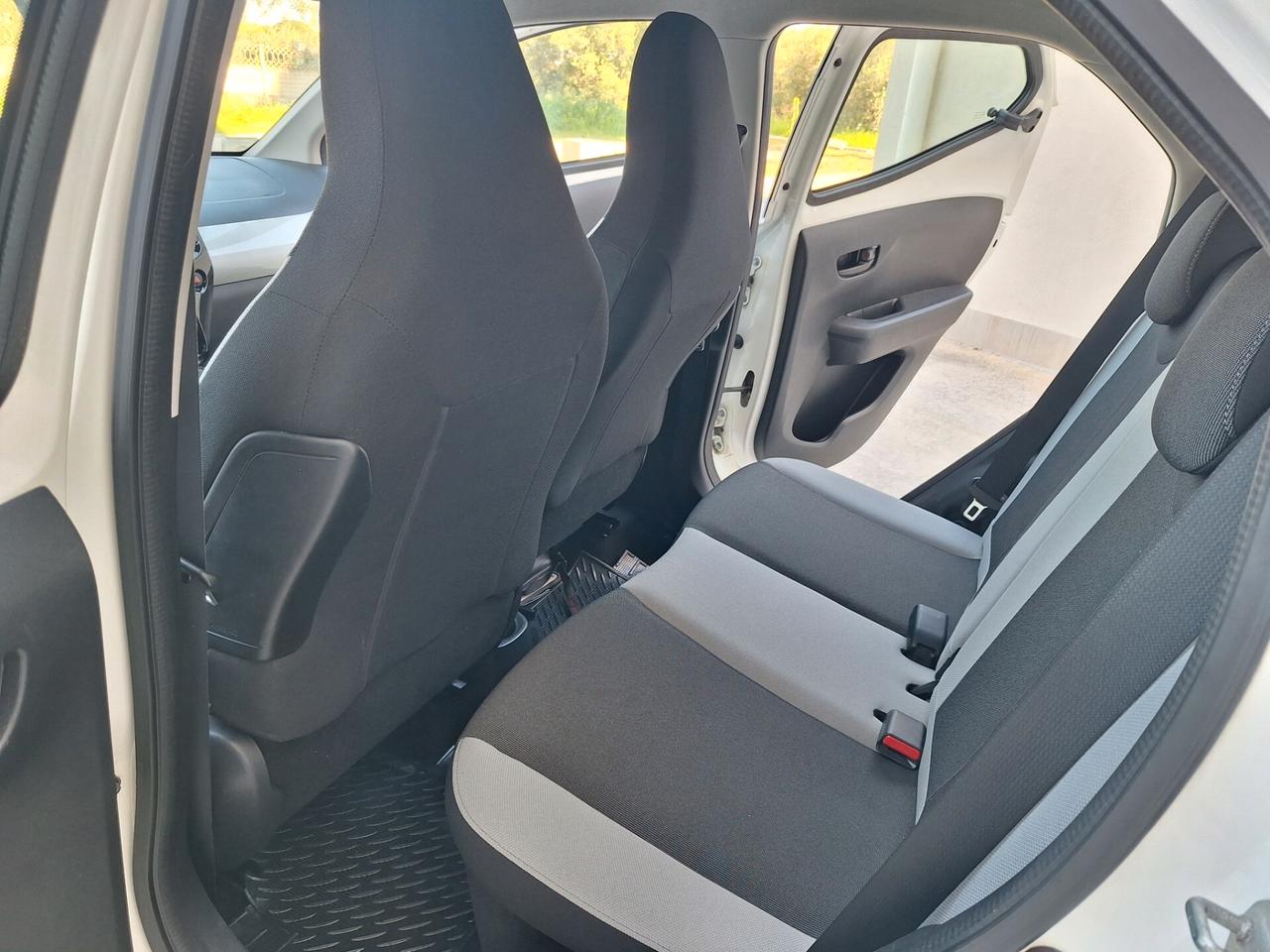 Toyota Aygo 1.0 69 CV 5 porte x-play RETROCAMERA FULL