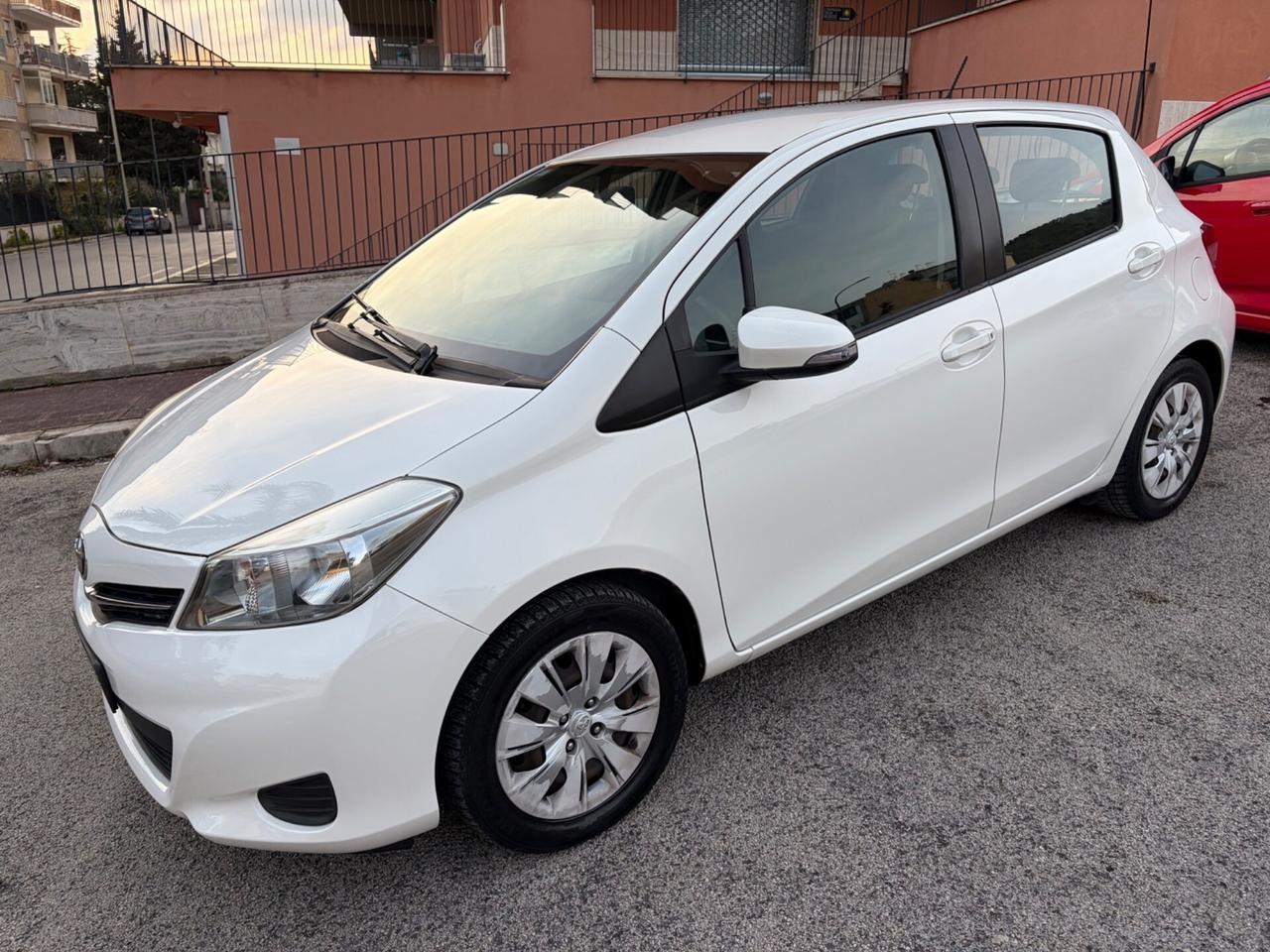 Toyota Yaris 1.0 benz unico proprietario