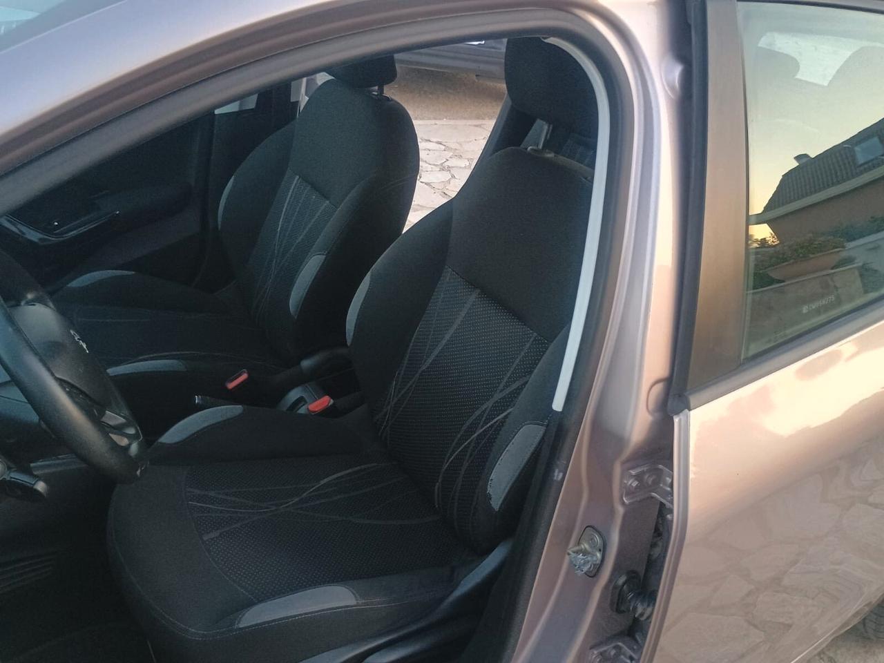 Peugeot 208 1.4 HDi 68 CV 5 porte Allure