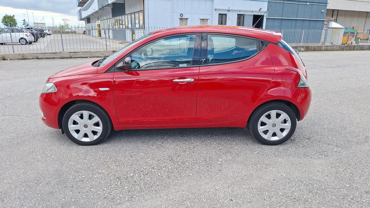 Lancia Ypsilon 1.2 69 CV 5 porte Gold
