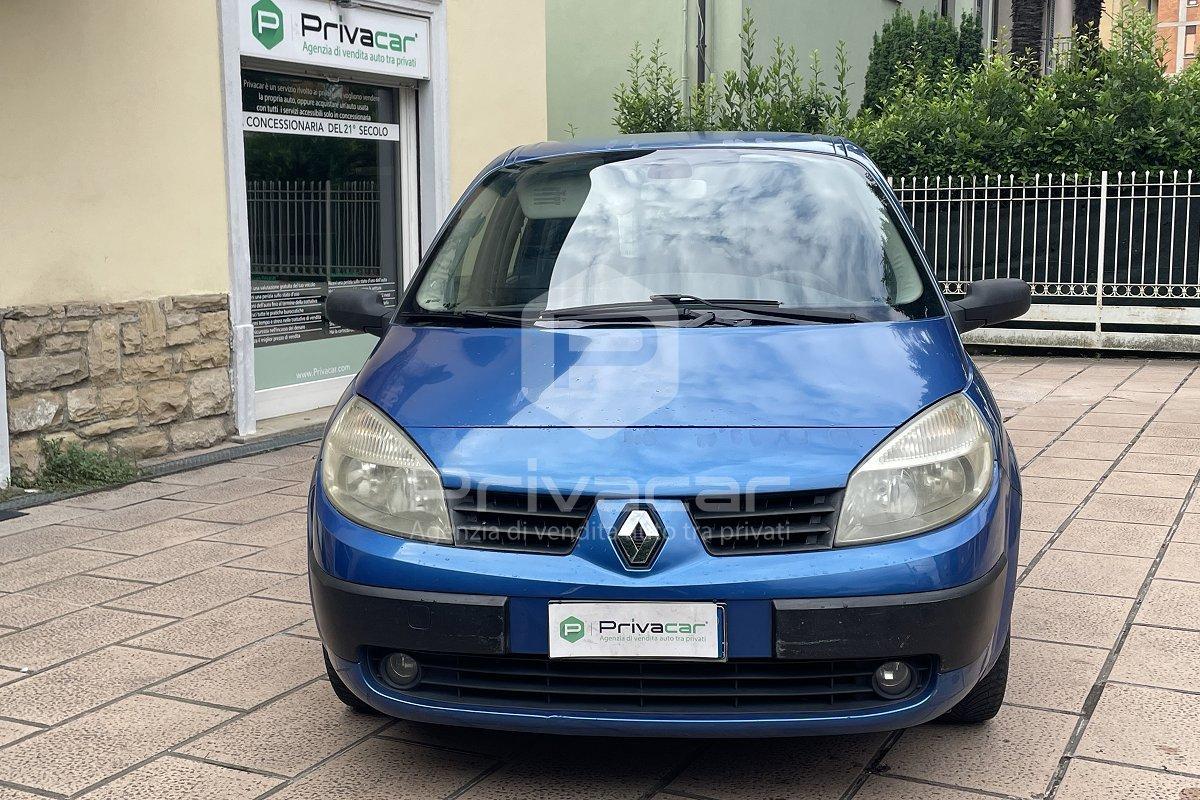 RENAULT Scénic 1.6 16V Confort Authentique