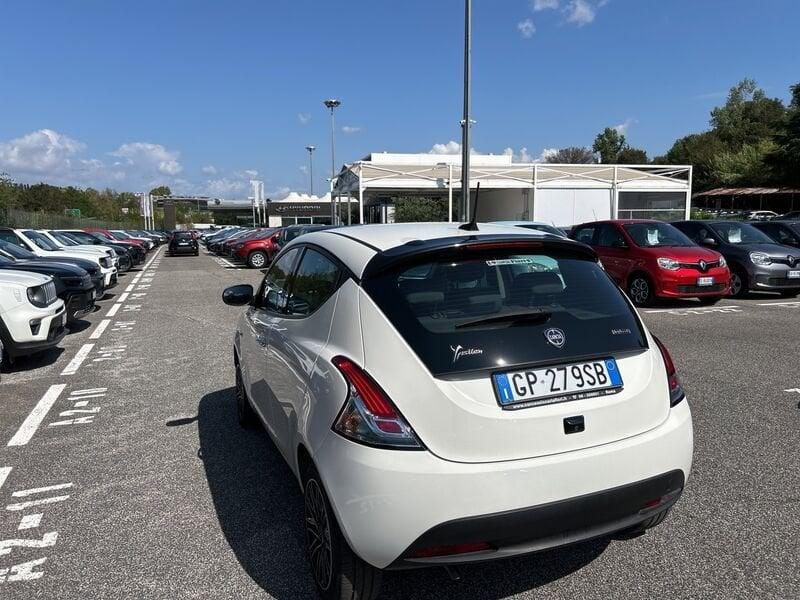 Lancia Ypsilon NUOVA My23 1.0 Firefly 70 CvStart&Stop Hybrid Gold