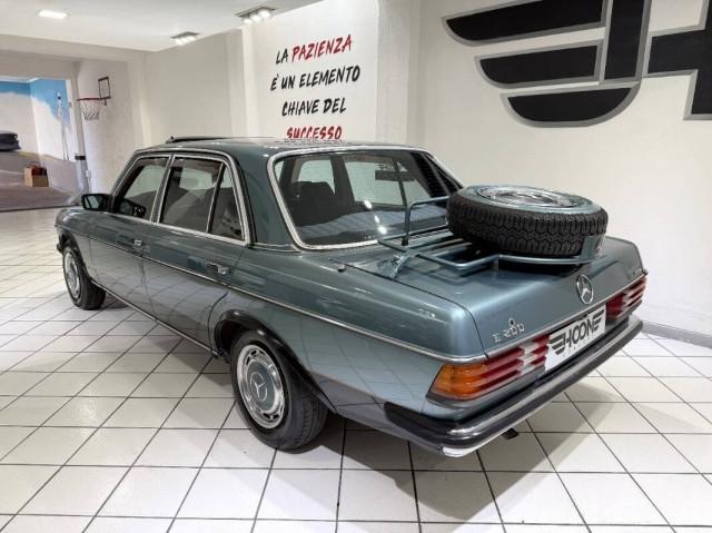 Mercedes Classe E - W123 Berlina 200