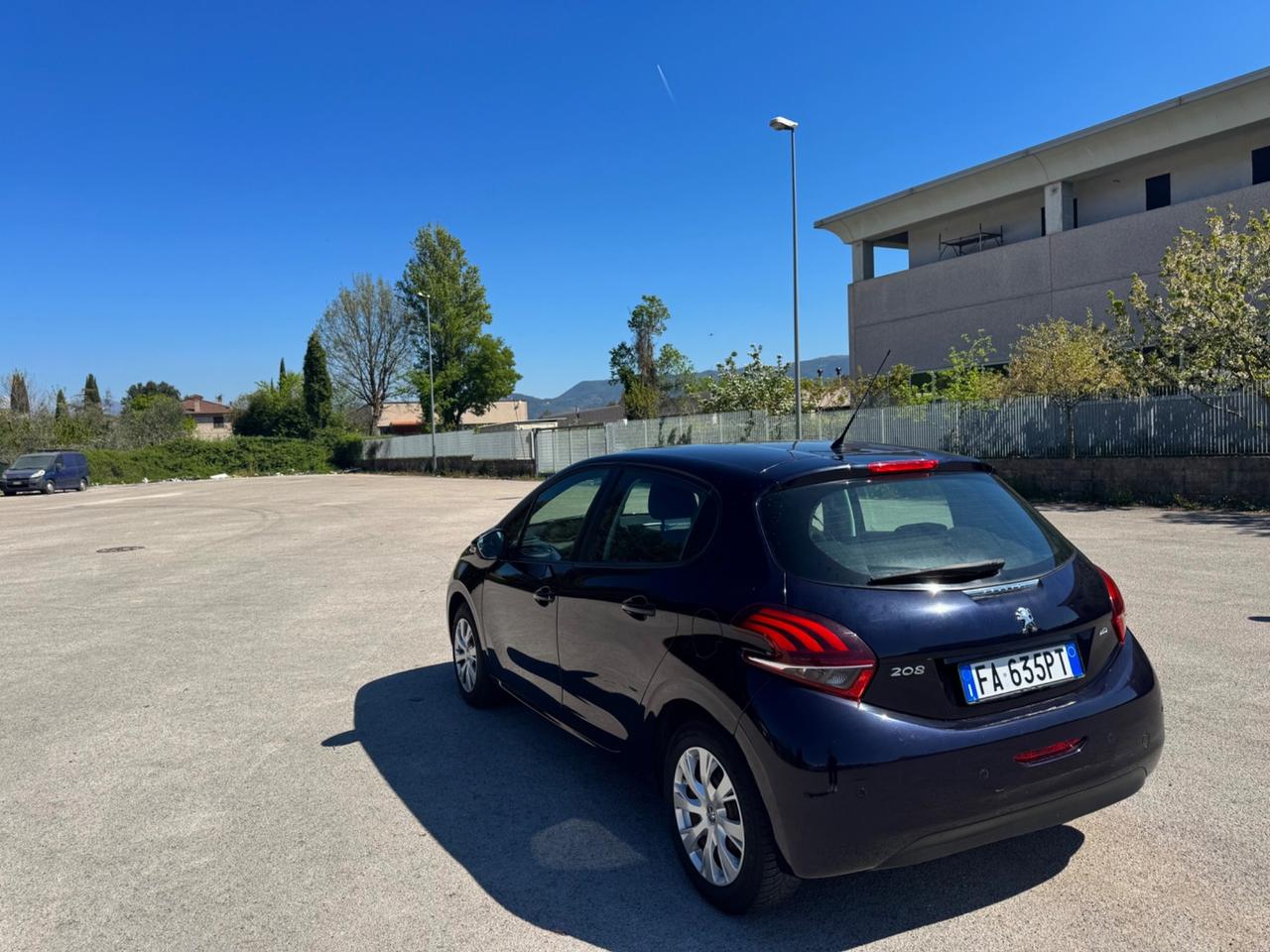 Peugeot 208 benzina anche per neopatentati