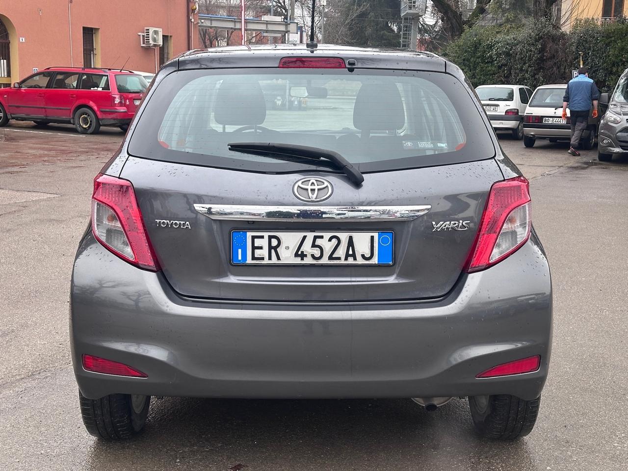 Toyota Yaris 1.0 5 porte Lounge Neopatentati