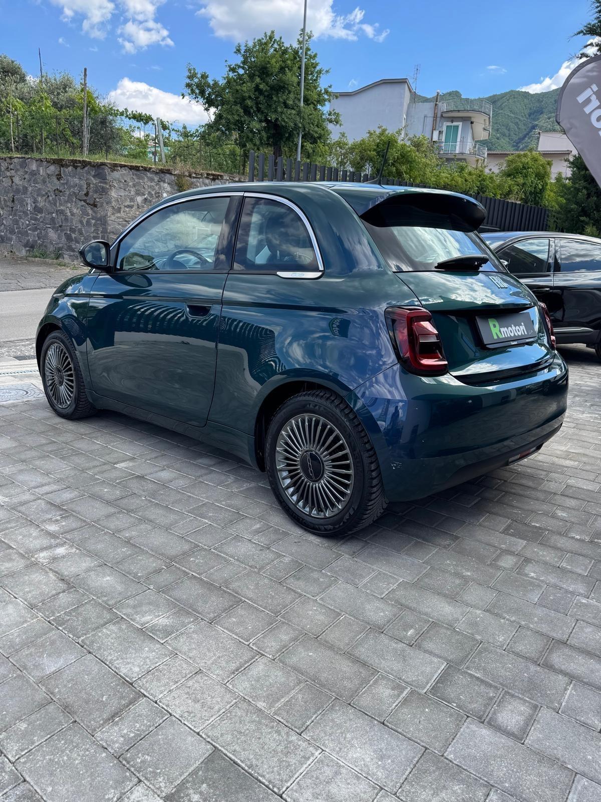 Fiat 500 500e Berlina 42 kWh La Prima