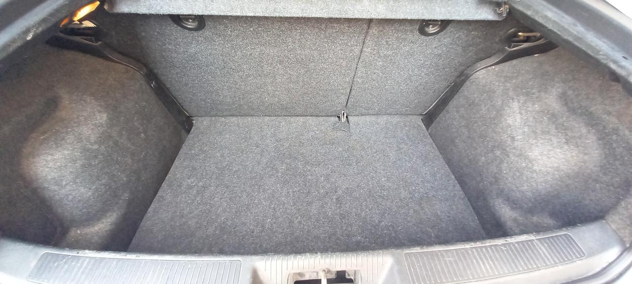 Fiat Punto CC. 1.242 Benzina 5 Porte 5 Posti Utilizzabile anche per i Neopatentati.