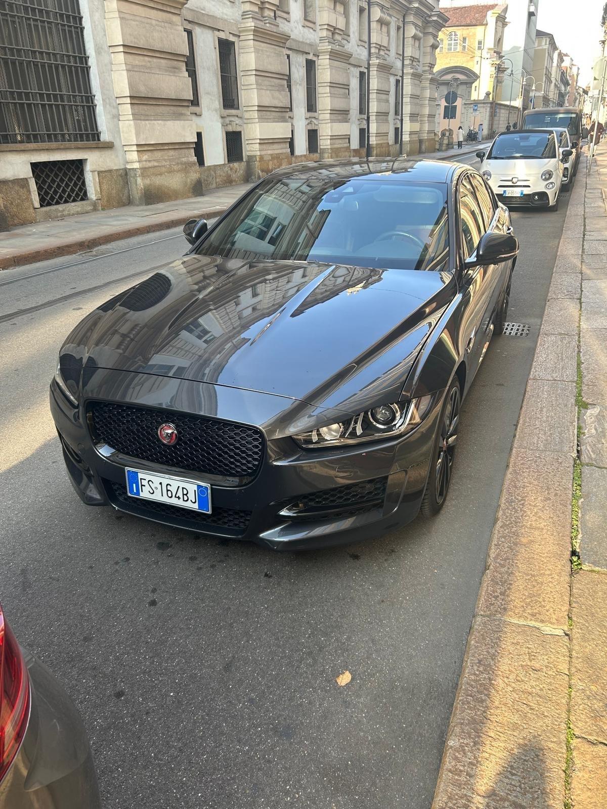 Jaguar XE 2.0 D 240 CV AWD aut. R-Sport