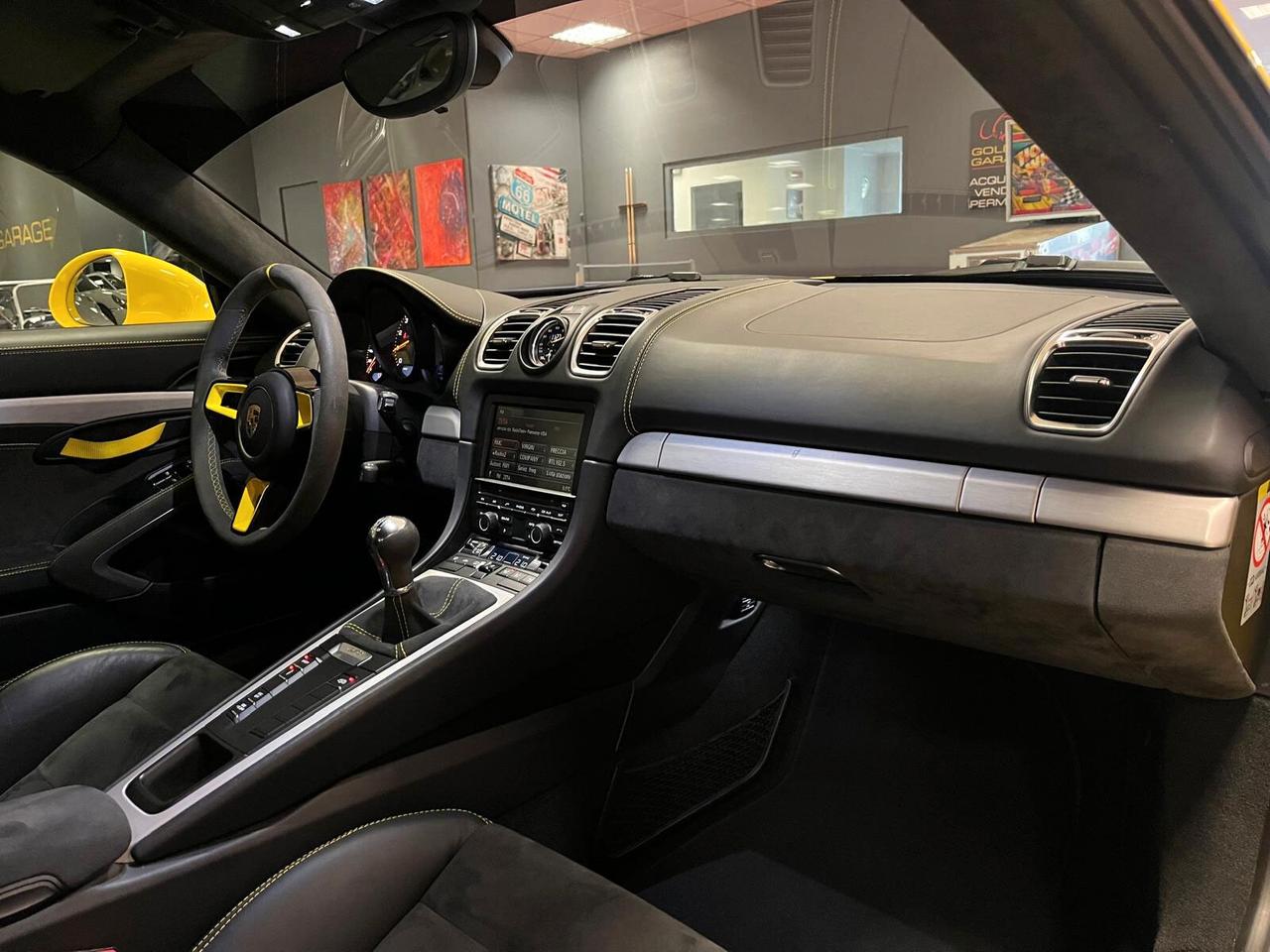 Porsche Cayman (981) GT4