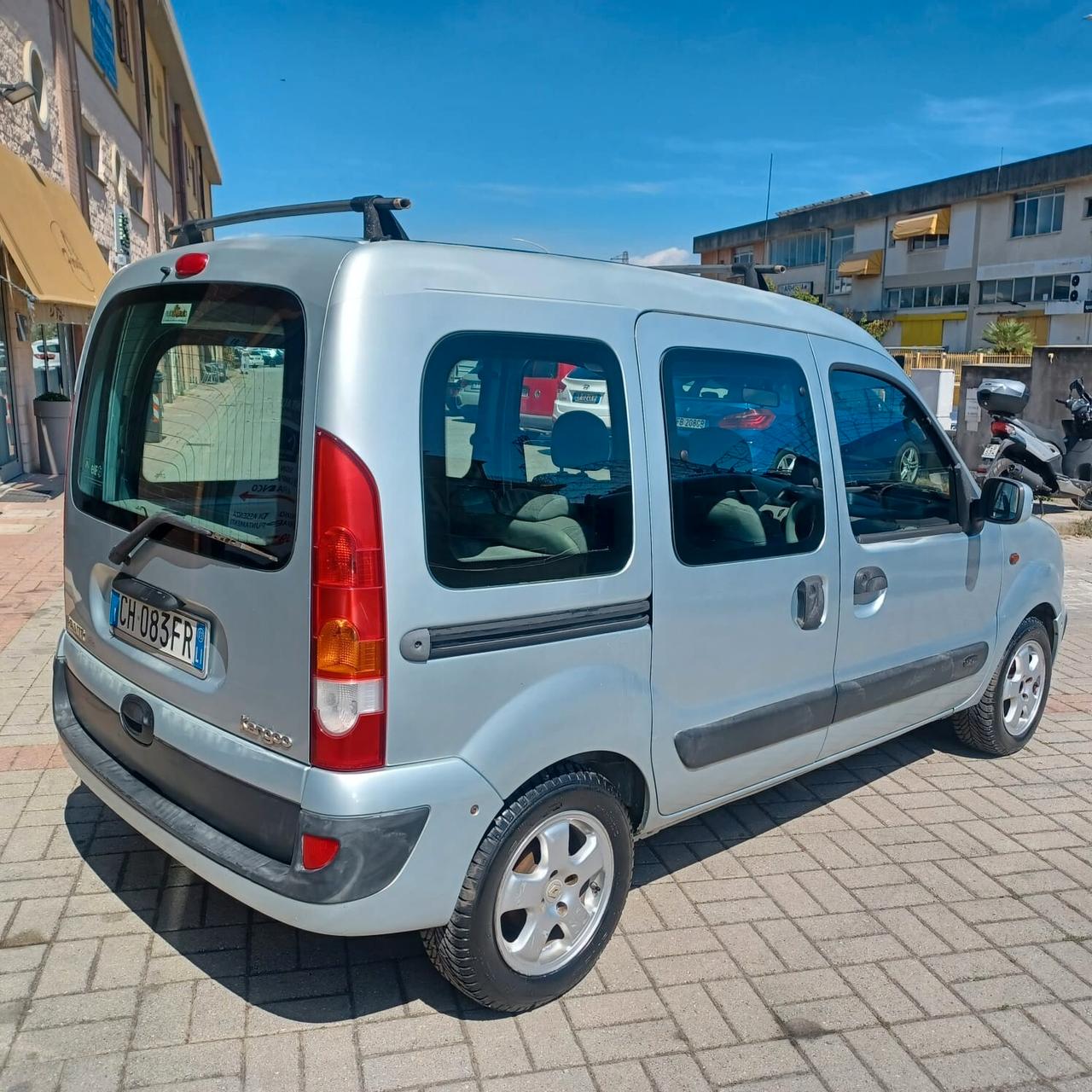 IDEALE PER LAVORO E FAMIGLIA BERLINGO 1.2