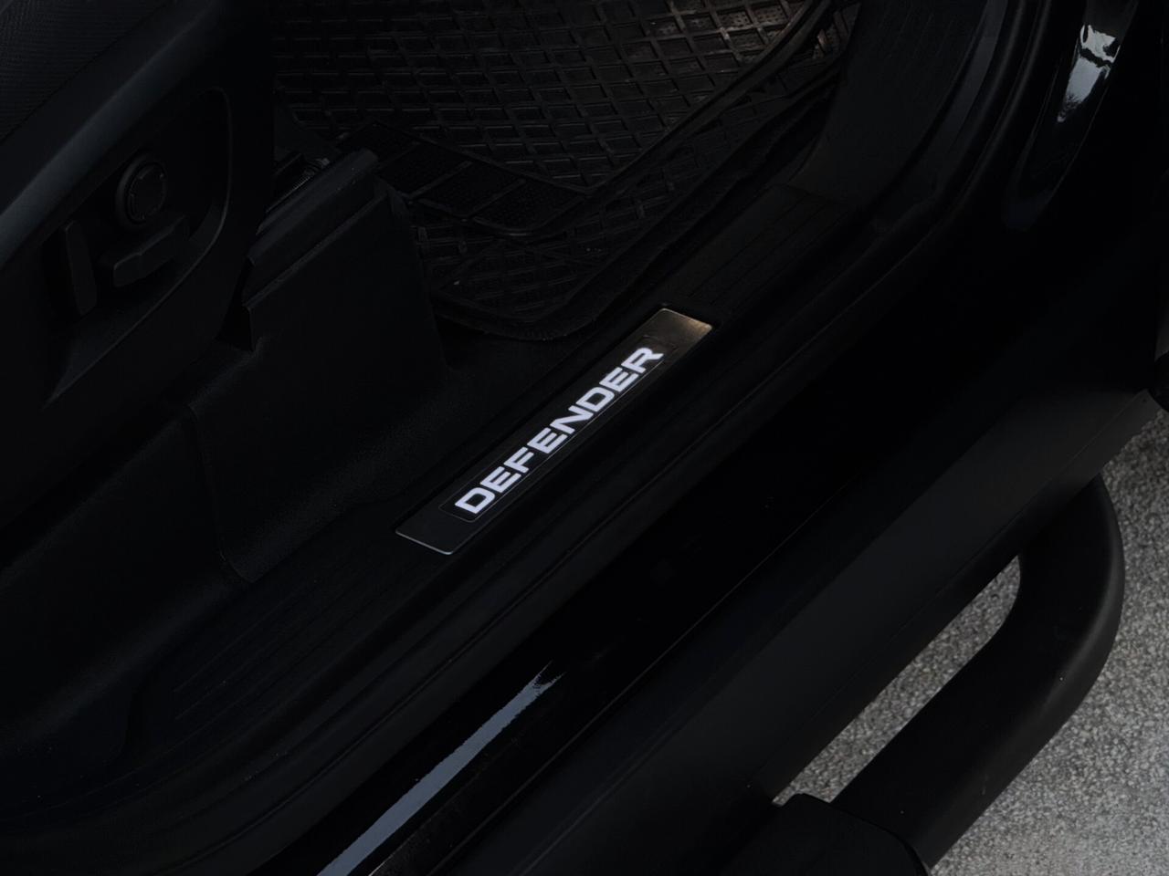 Land Rover Defender 90 3.0d i6 X-Dynamic 200CV TETTO