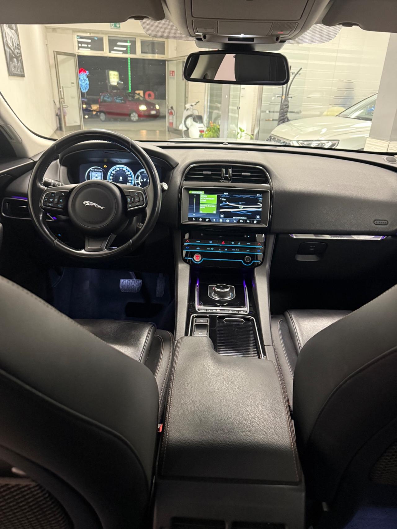 Jaguar F-Pace 2.0 D 180 CV AWD aut. R-Sport