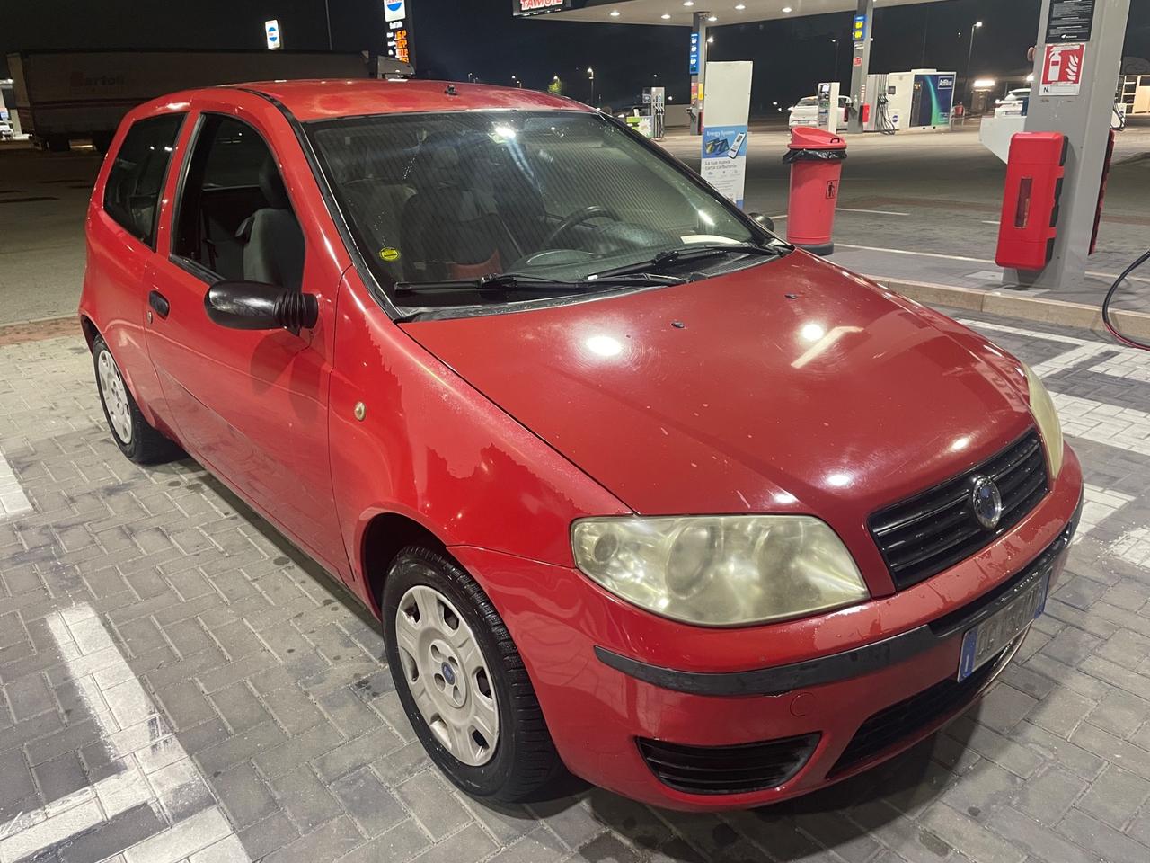 FIAT PUNTO 1.1 BENZINA NEOPATENTATI 140.000 KM 2003.