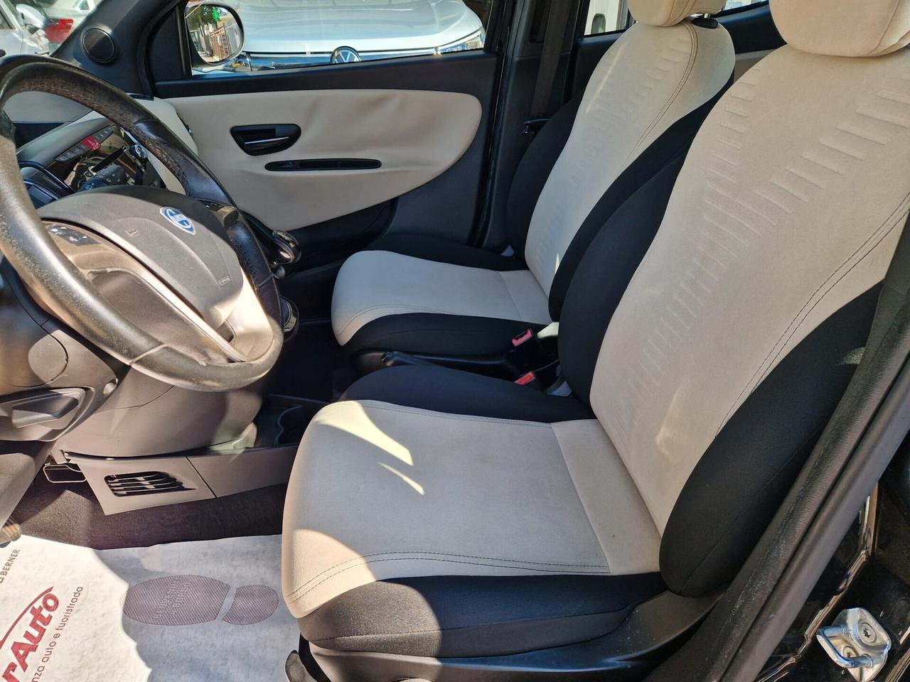 Lancia Ypsilon 0.9 TwinAir 85 CV 5 porte Metano Ecochic Elefantino