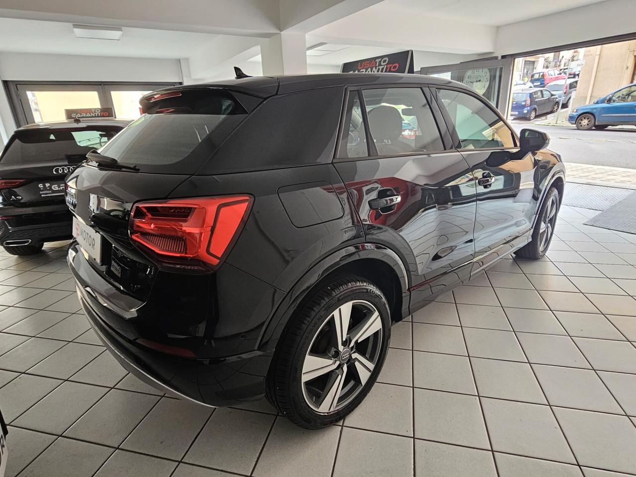Audi Q2 35 TDI S tronic Identity Black