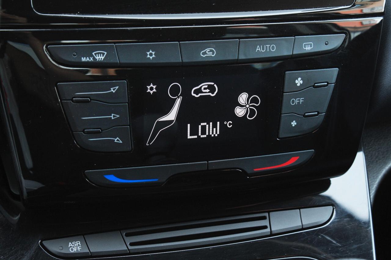 Lancia Ypsilon 1.0 FireFly 5 porte S&S Hybrid Platino-OK NEOPATENTATI
