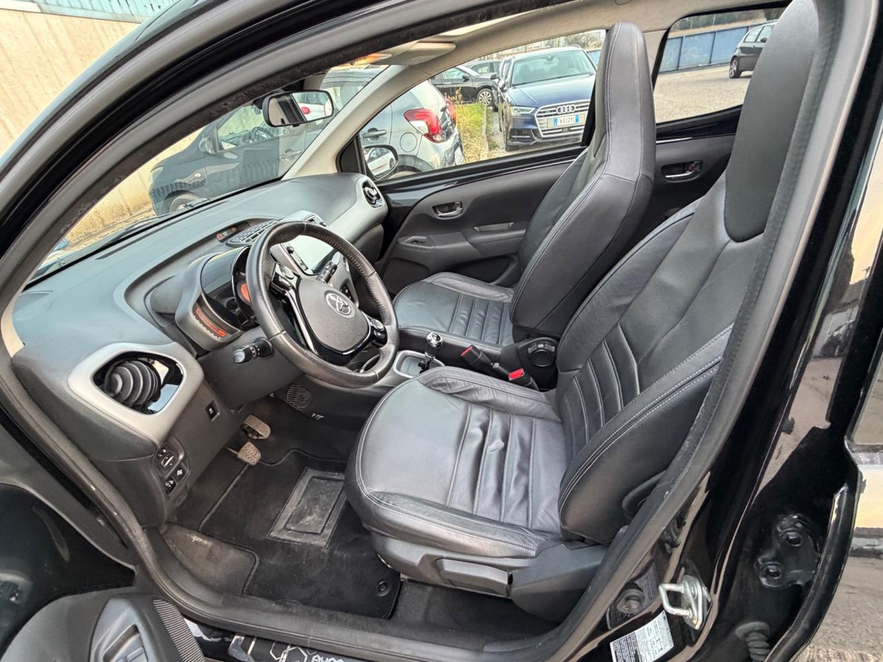 Toyota Aygo Connect 1.0 VVT-i 72 CV 5 porte x-cite