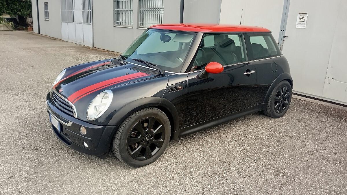 Mini Cooper 1.4 d -