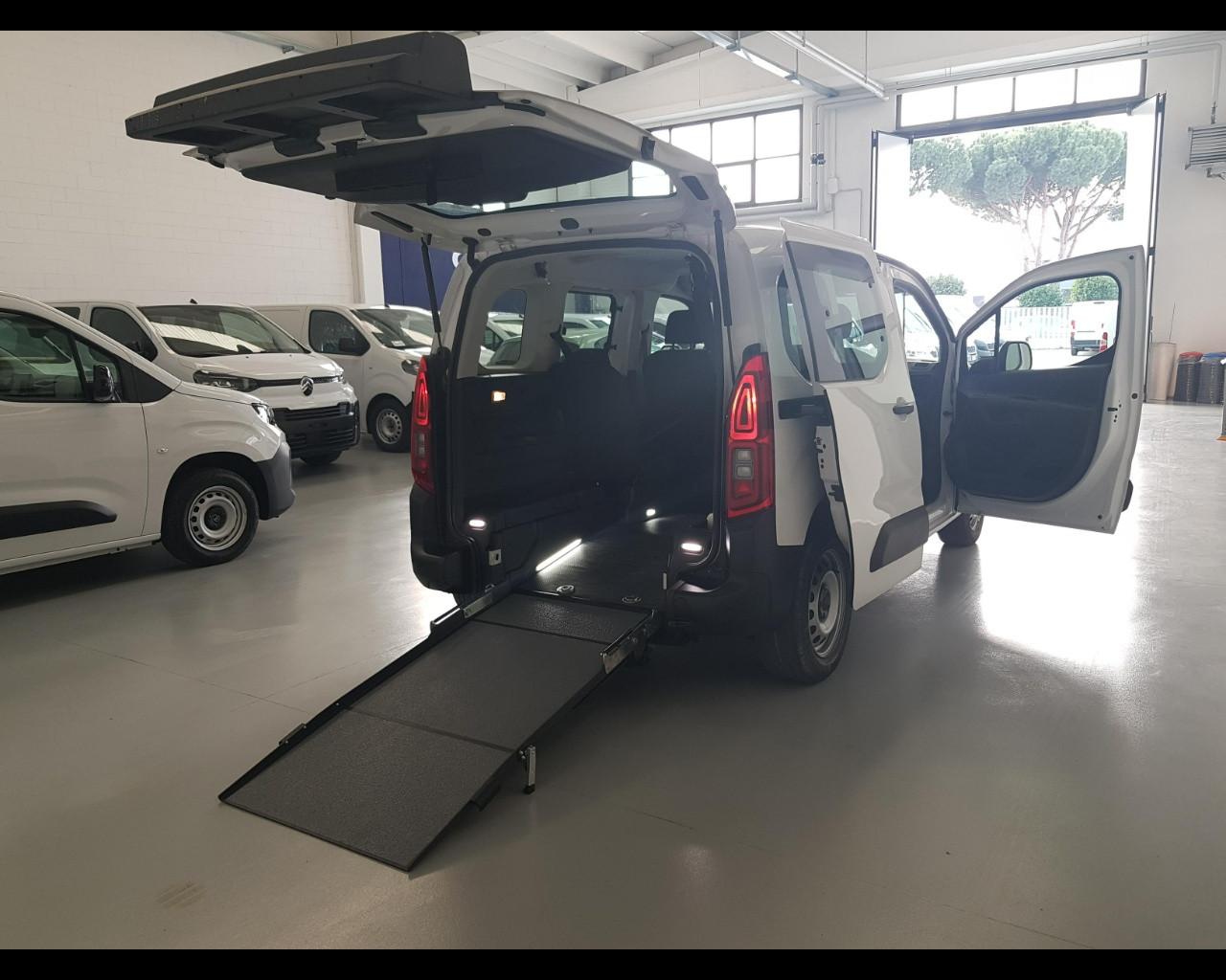 CITROEN Berlingo trasporto disabili con pedana