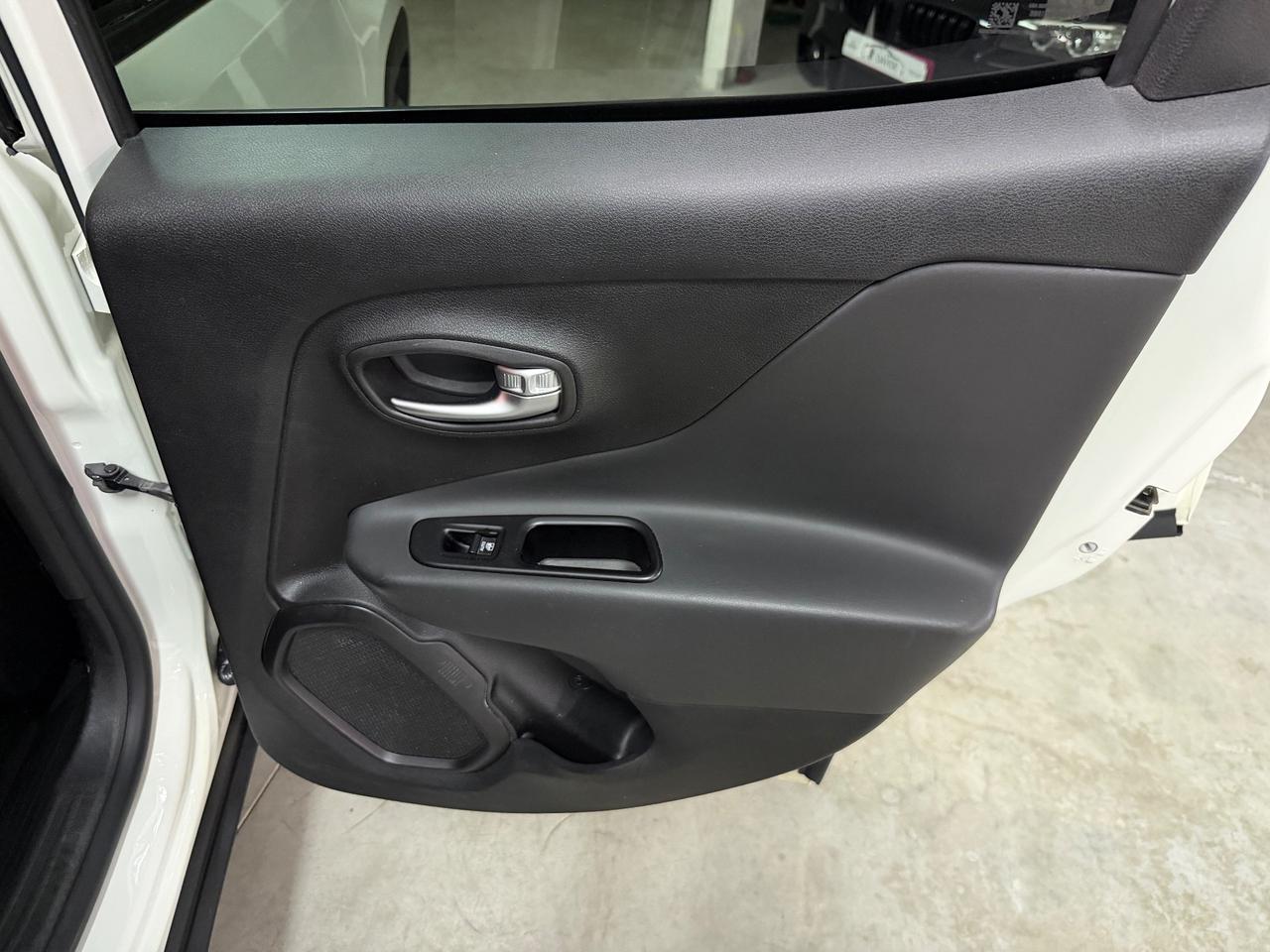 Jeep Renegade 1.6 Mjt DDCT 120 CV Sport