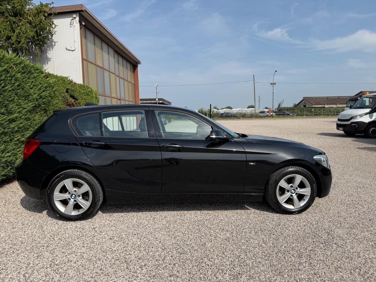 Bmw 118 118i 5p. Unique