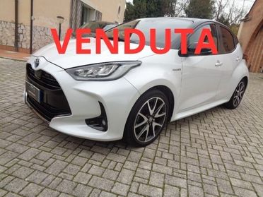 Toyota Yaris 1.5 Hybrid 5 porte Style BIANCO PERLATO TETTO NERO NAVIGAZIONE
