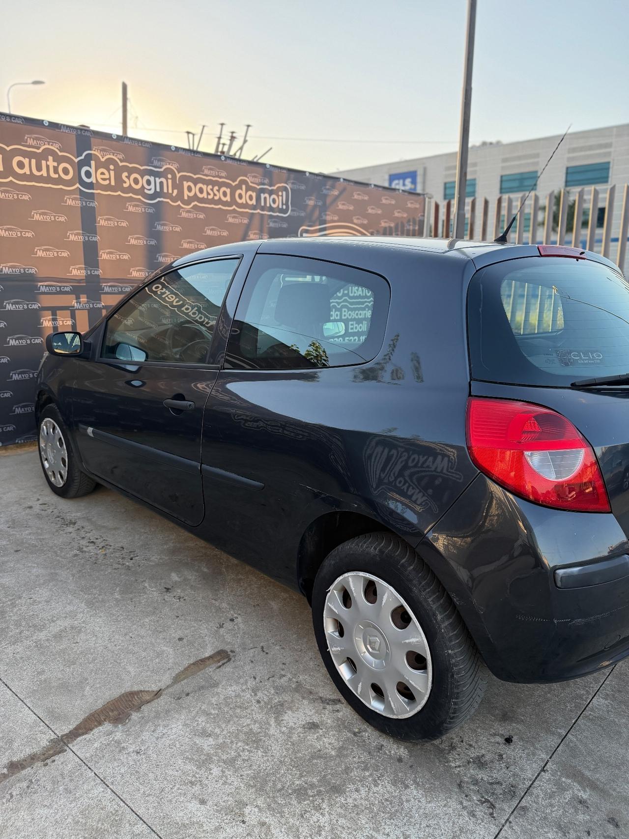 RENAULT CLIO (anno 2006)