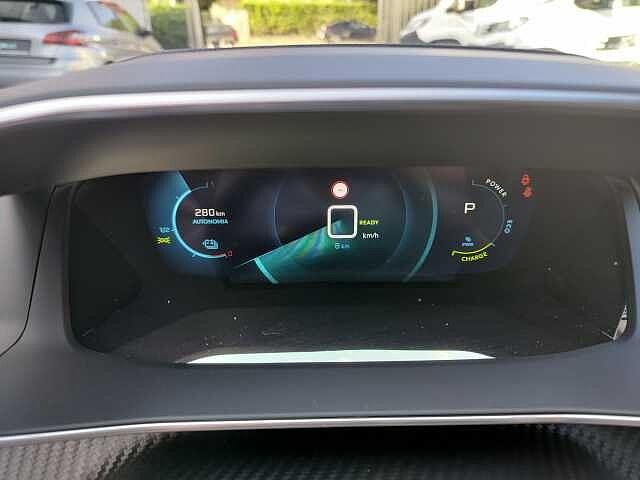Peugeot 2008 motore elettrico 136 CV Allure