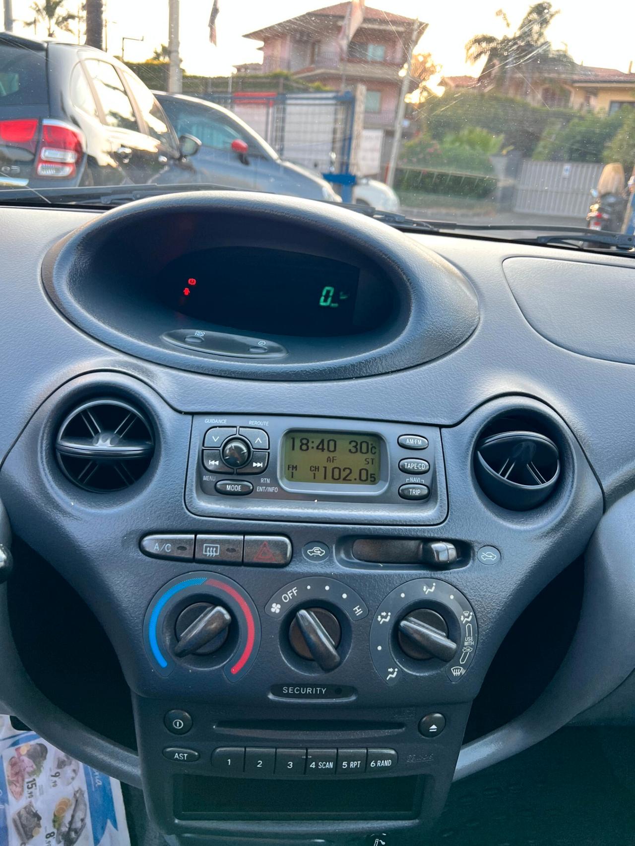 Toyota Yaris Verso 1.3i 16V cat Sol