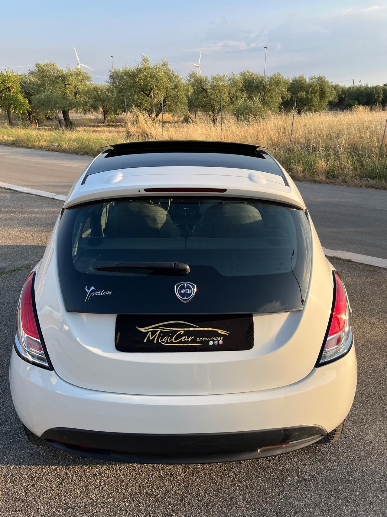 Lancia Ypsilon 1.2 69 CV 5 porte S&S Silver tetto panoramico
