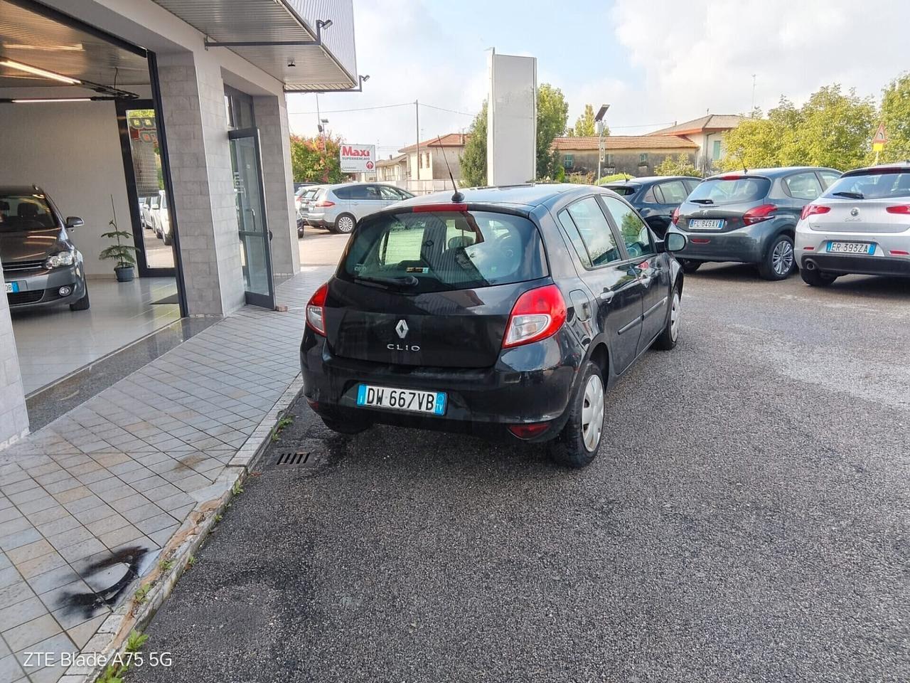 Renault Clio 1.2 benzina neopatentati