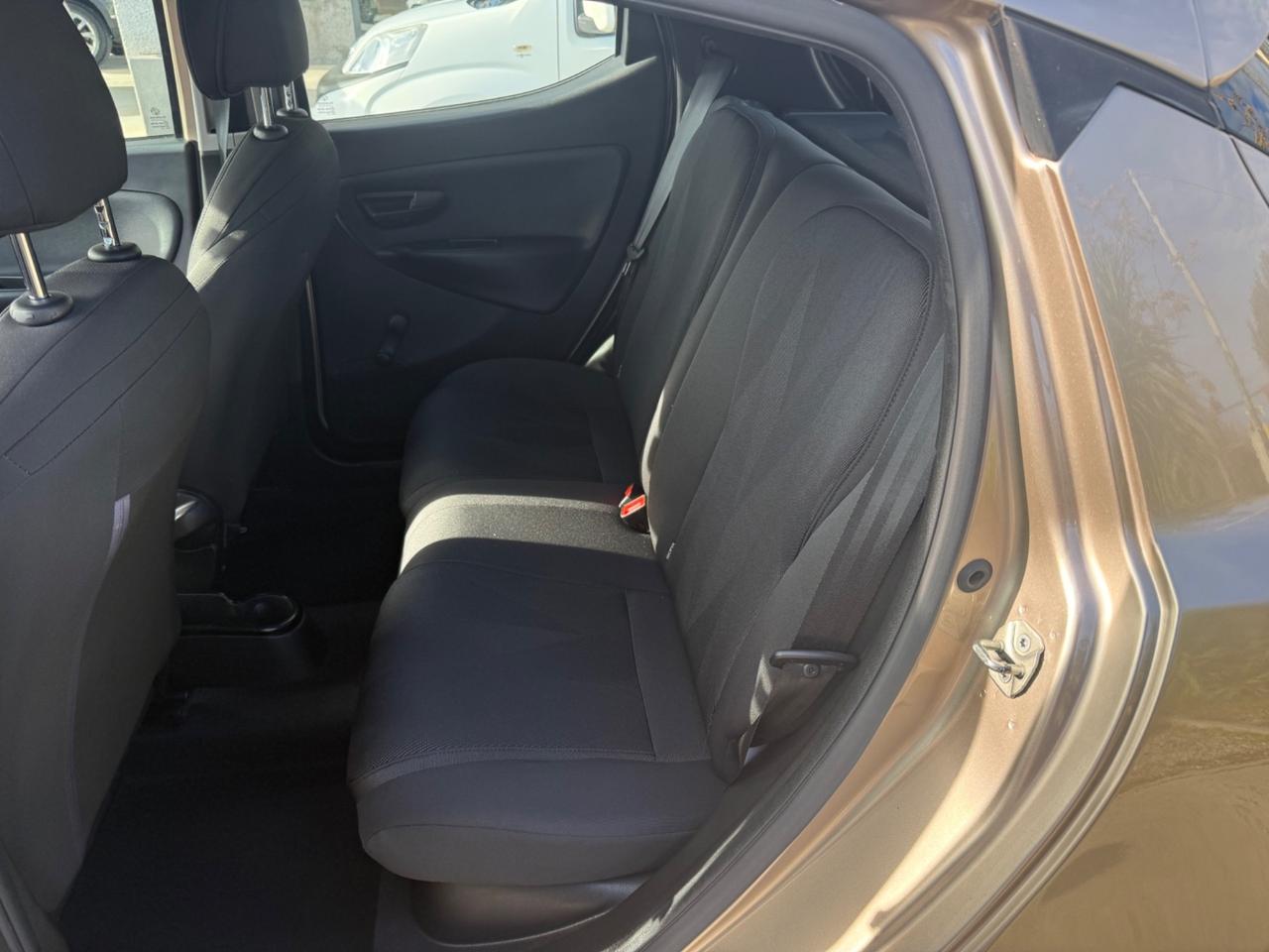 Lancia Ypsilon 1.0 FireFly 5 porte S&S Hybrid Ecochic Gold