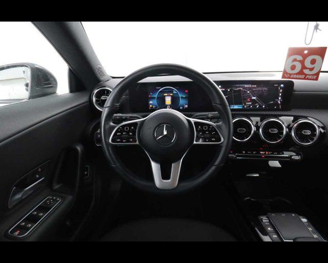 MERCEDES-BENZ CLA 200 d Automatic Shooting Brake Business Extra