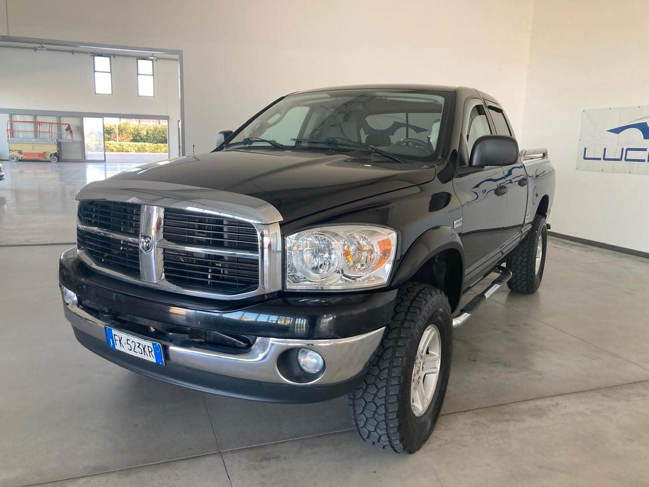 Dodge RAM 2500 4X4 5.7 LITER HEMI MAGNUM SLT