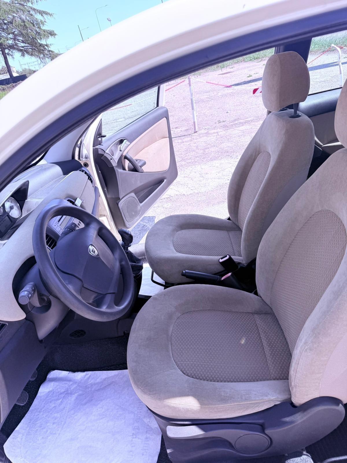 Lancia Ypsilon 1.2 benzina Ok neopatentati