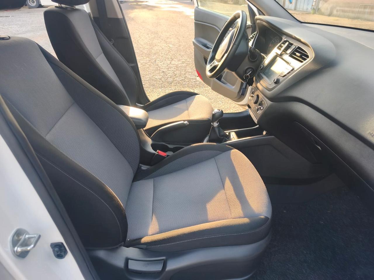 Hyundai i20 2020---1.2 Benzina Neopatentati