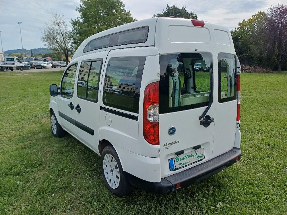 Fiat Doblò 1.9 MJT 120 CV con pedana per disabili