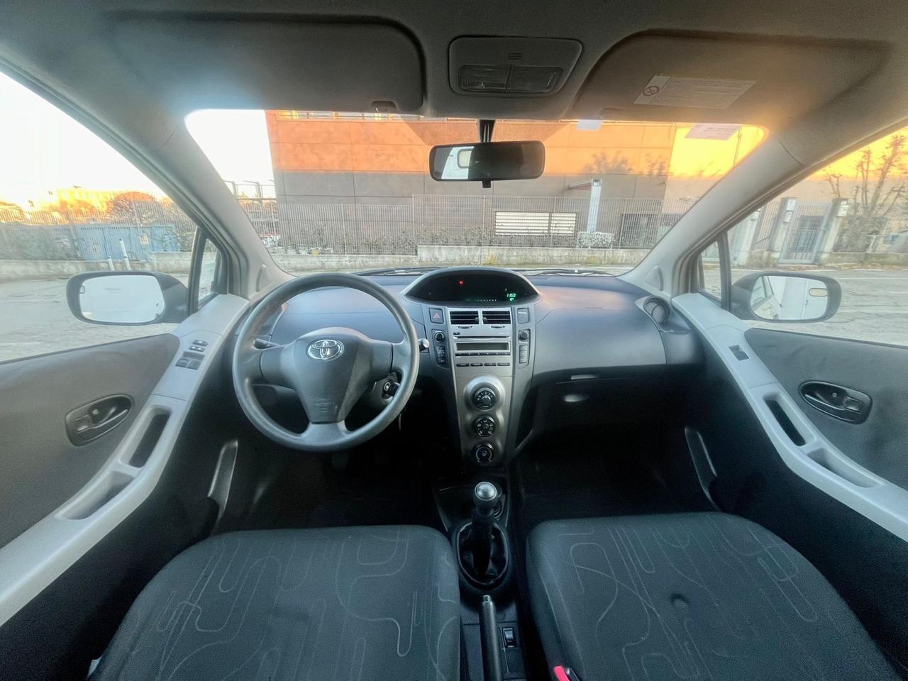 Toyota Yaris 1.0benz 2010 128.000km perfetta per neopatentati