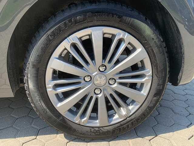 Peugeot 208 PureTech 82 5 porte Allure