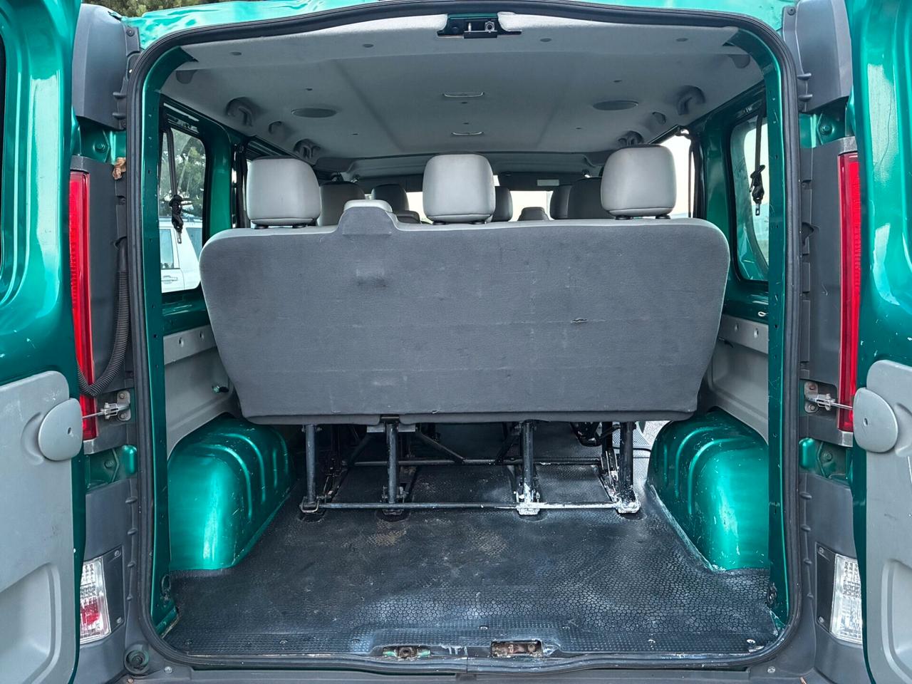 OPEL VIVARO 9 POSTI 2.0 DCi 115CV 6M + GANCIO + DOPPIA PORTA LATERALE