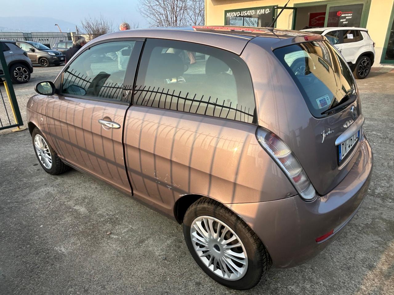 Lancia Ypsilon 1.3 MJT 75 CV Argento