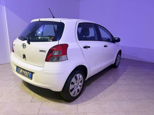 TOYOTA Yaris 1.0 5 porte Now
