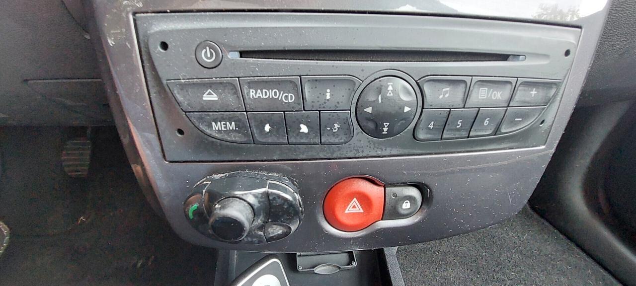 CLIO 1,2 GPL DI SERIE SCADENZA 2032,NAVIGATORE TELEFONO OK DISTRIBUZIONE IMPECCABILE