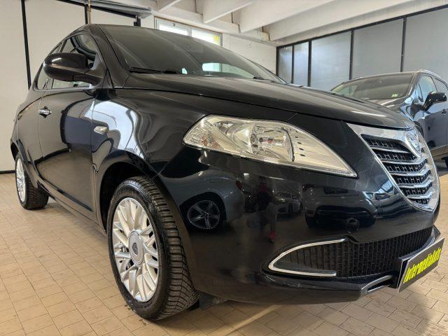 LANCIA Ypsilon 1.2 69 CV 5 porte Neopatentati