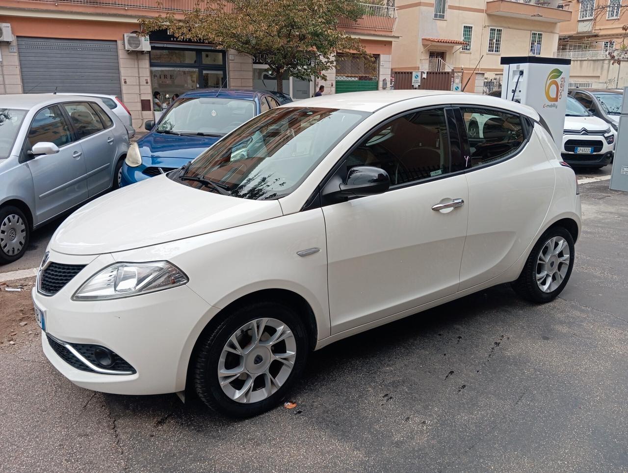 Lancia Ypsilon 0.9 TwinAir Platinum